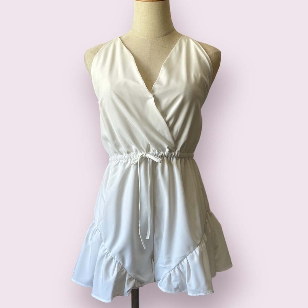 BIN#36 - LOVE RICHE Women’s White Strappy Back Mini-length V-neck Romper Medium
